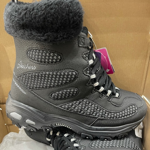 BNIB Skechers Bomb Cyclone Winter Boot Black sizes